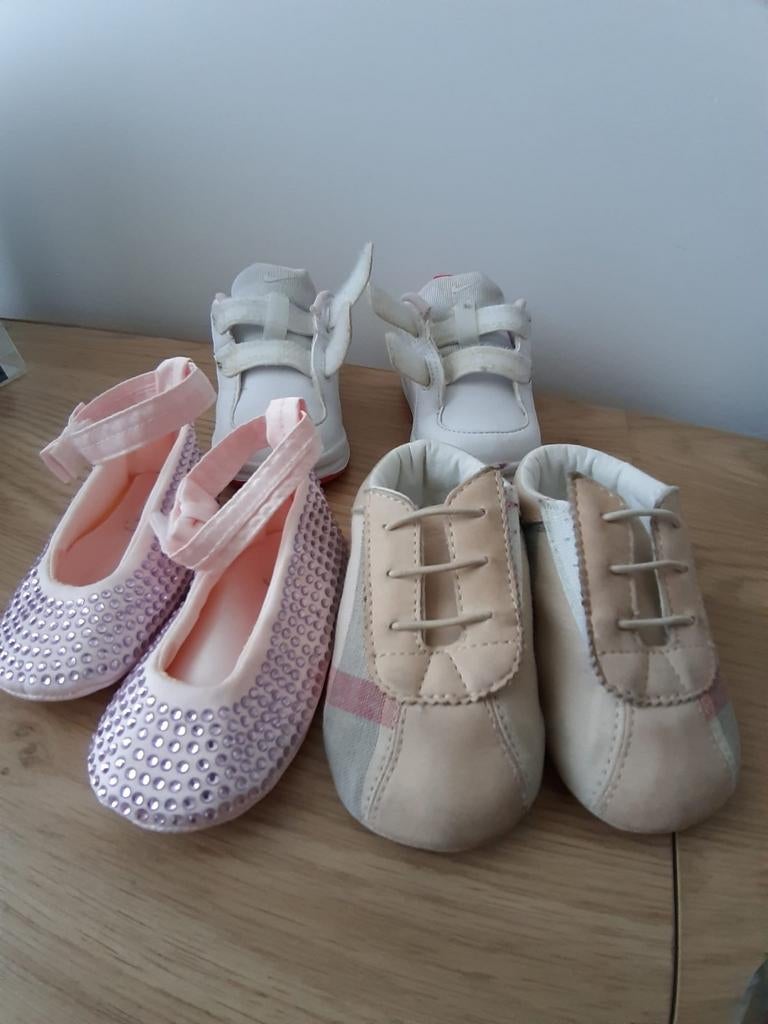 3 paar schoenen, sneakers, Burburry schoenen maat 19, Ophalen, Zo goed als nieuw