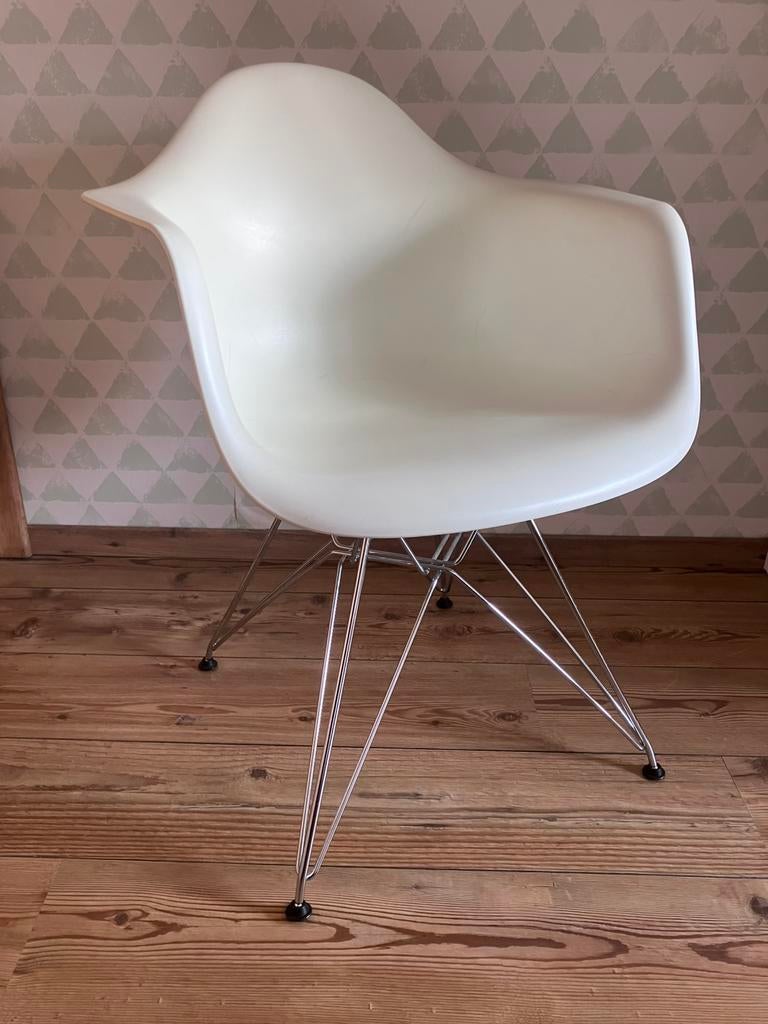 Vitra - Eames - DAR stoel, Huis en Inrichting, Ophalen, Zo goed als nieuw
