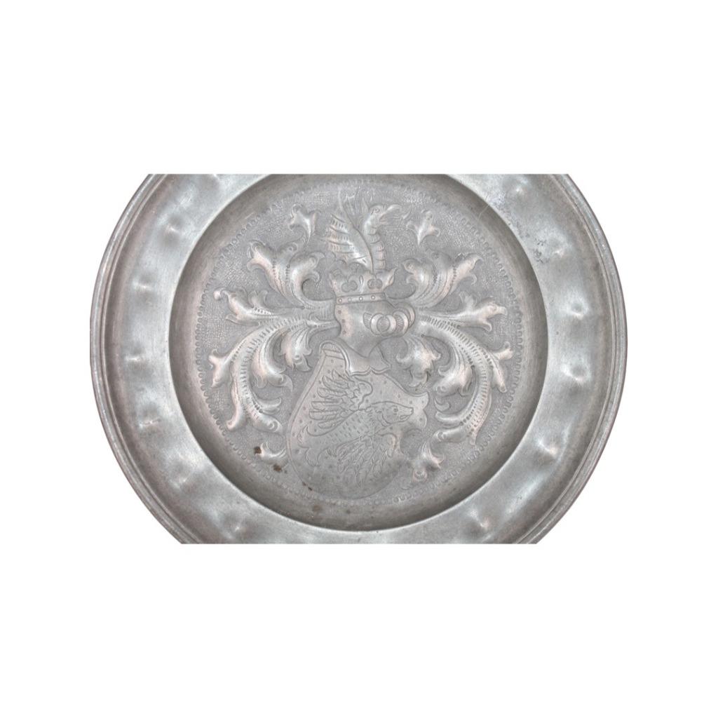 Élégante Paire d'Assiettes Étain Armoriées LS 1719, Enlèvement ou Envoi