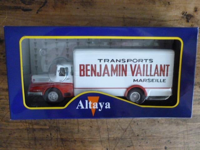 Camion UNIC Benjamin VAILLANT 1/43 IXO UH Neuf+Blister+Box, Enlèvement ou Envoi, Neuf, Bus ou Camion, Universal Hobbies