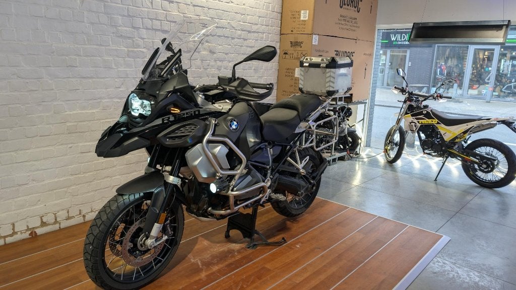 Bmw r1250GS Adventure tripple black, 04/2021, Topkoffer., Handvatverwarming, 2 cilinders, Occasion, Motorrijbewijs A