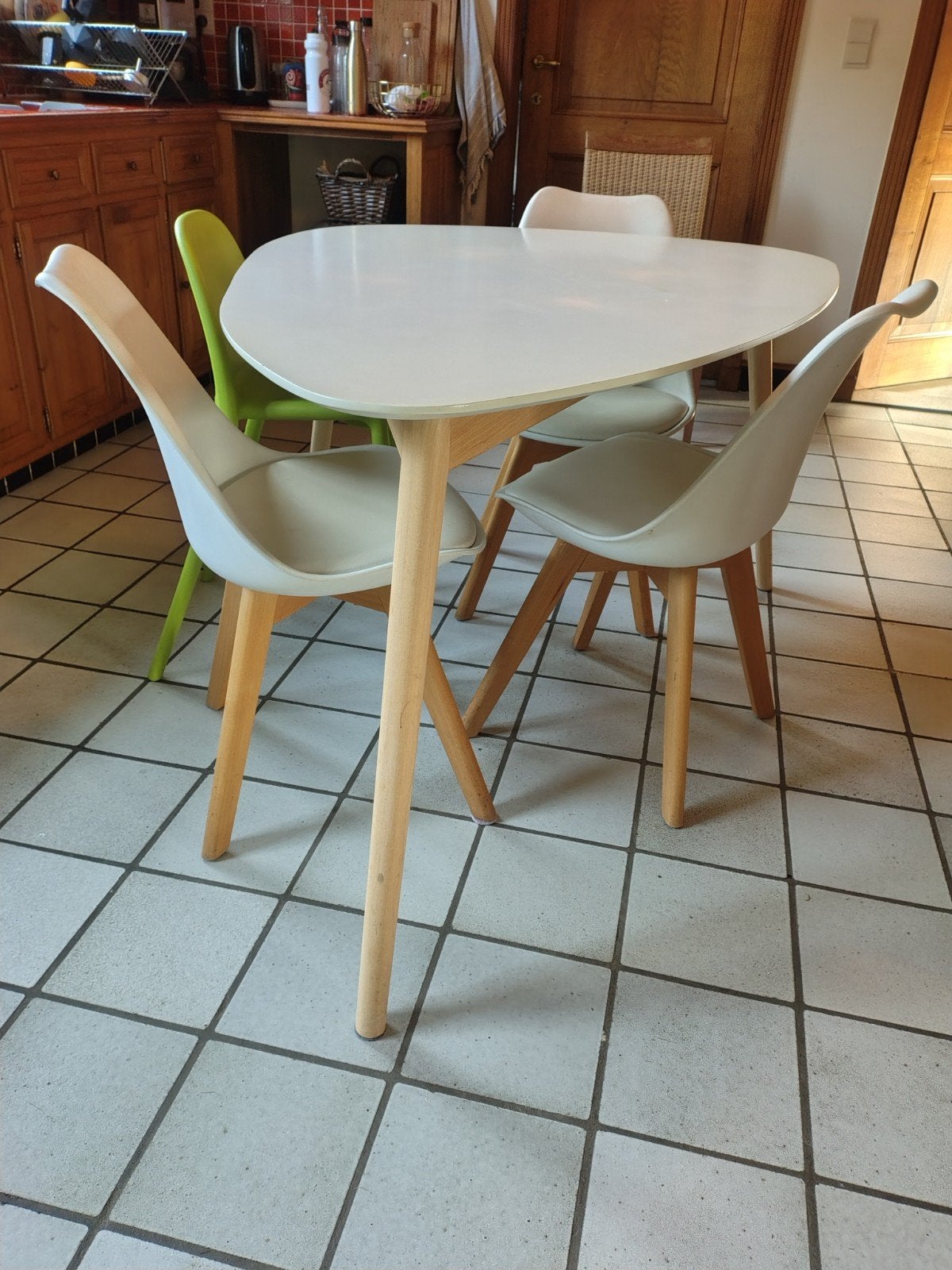 Eetafel maison du monde, wit met houten poten, 100 à 150 cm, Cinq personnes ou plus, Enlèvement, Utilisé