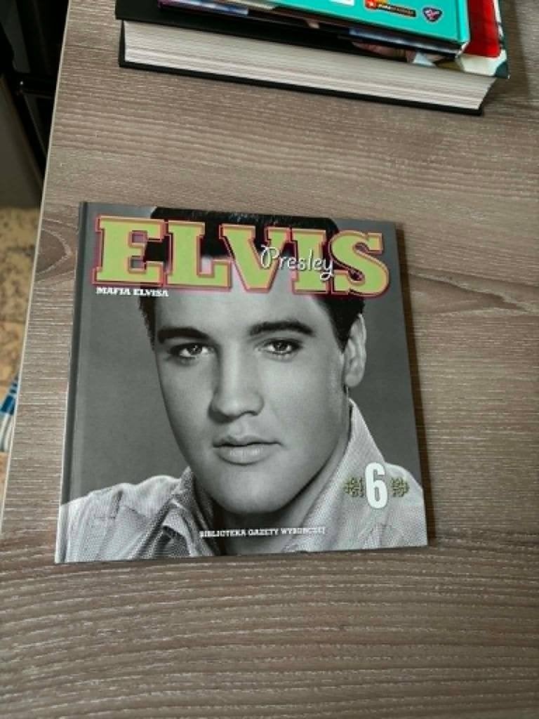 Elvis boek, Mafia Elvisa, Pools boekje + cd, mooie uitgaves, Livres, Musique, Enlèvement ou Envoi, Comme neuf, Artiste