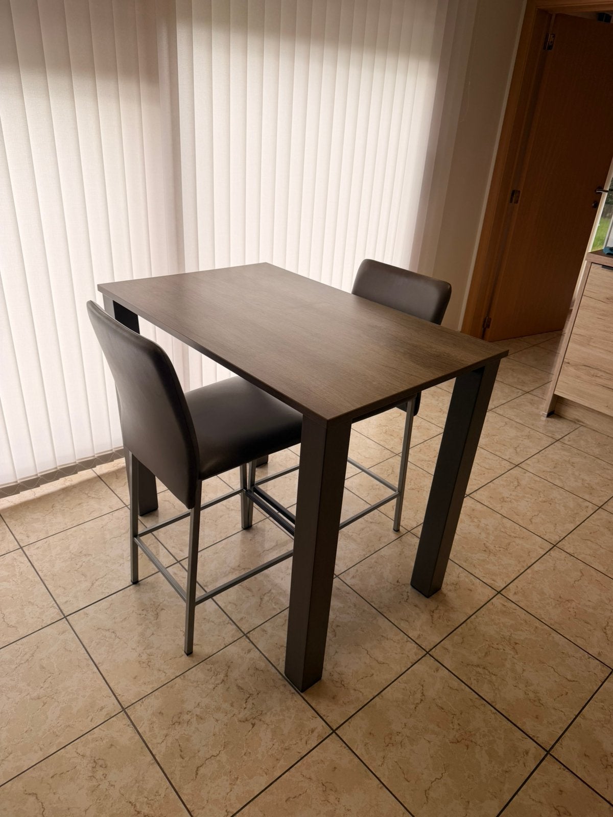 Bartafel + 2 hoge stoelen (samen of apart te koop), Ophalen, Gebruikt, Twee