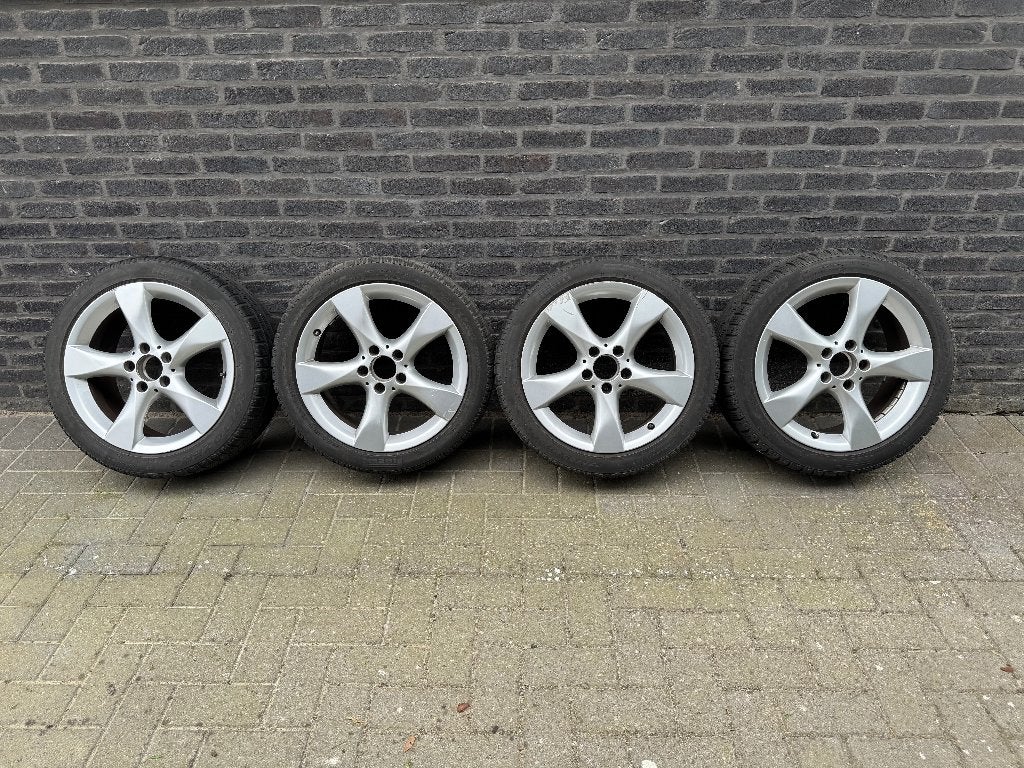 Mercedes 17" lichtmetalen velgen (5-Spaak) met winterbanden, Auto-onderdelen, Banden en Velgen, Velg(en), Winterbanden, 17 inch