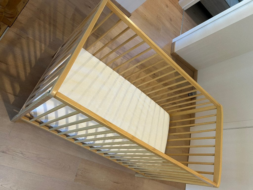 Babybed 60x120 cm hout, Kinderen en Baby's, Ophalen, Zo goed als nieuw, Minder dan 140 cm, Matras