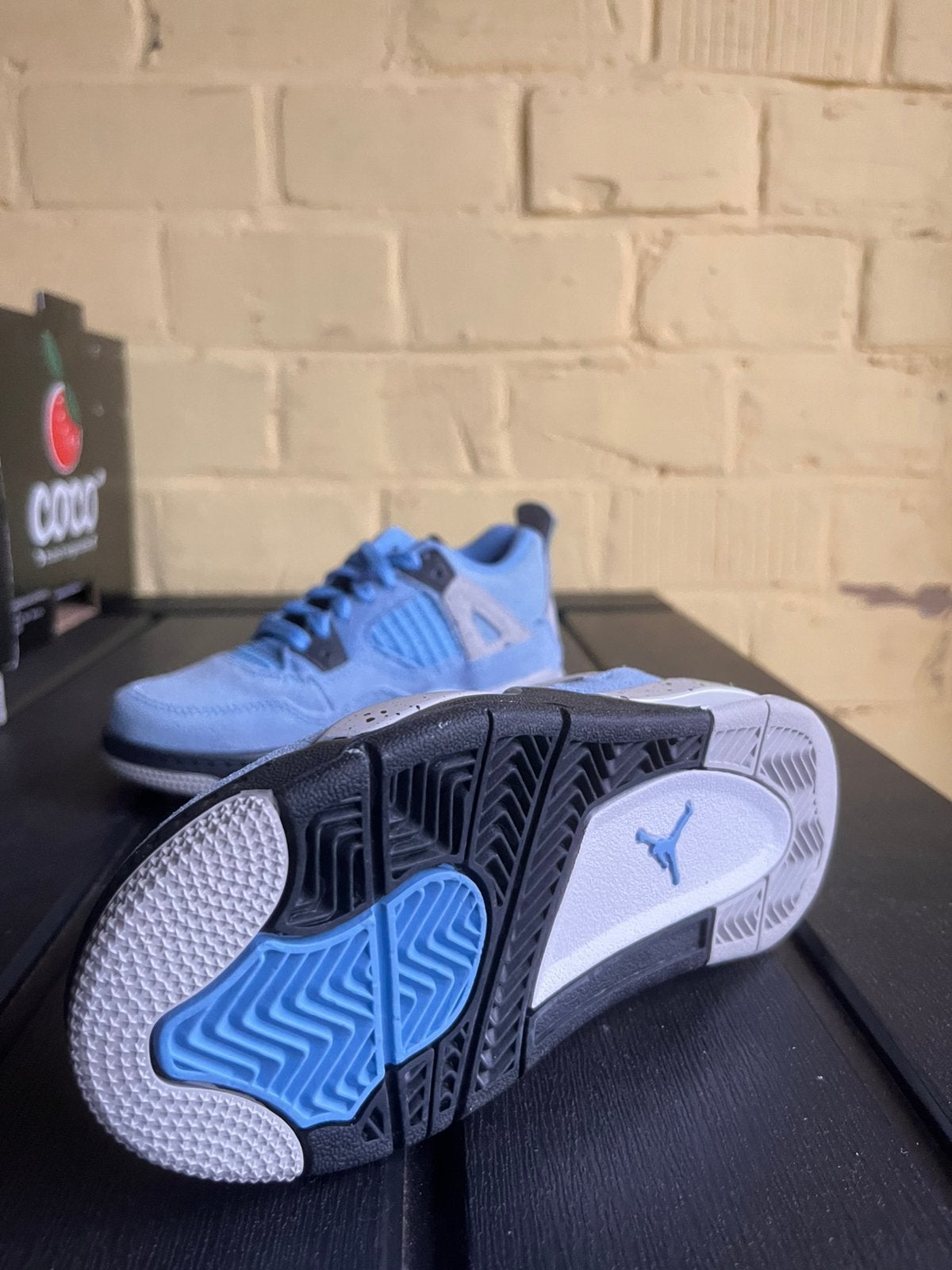 Jordan 4 university blue (PS), Enfants & Bébés, Neuf, Garçon ou Fille, Enlèvement, Chaussures