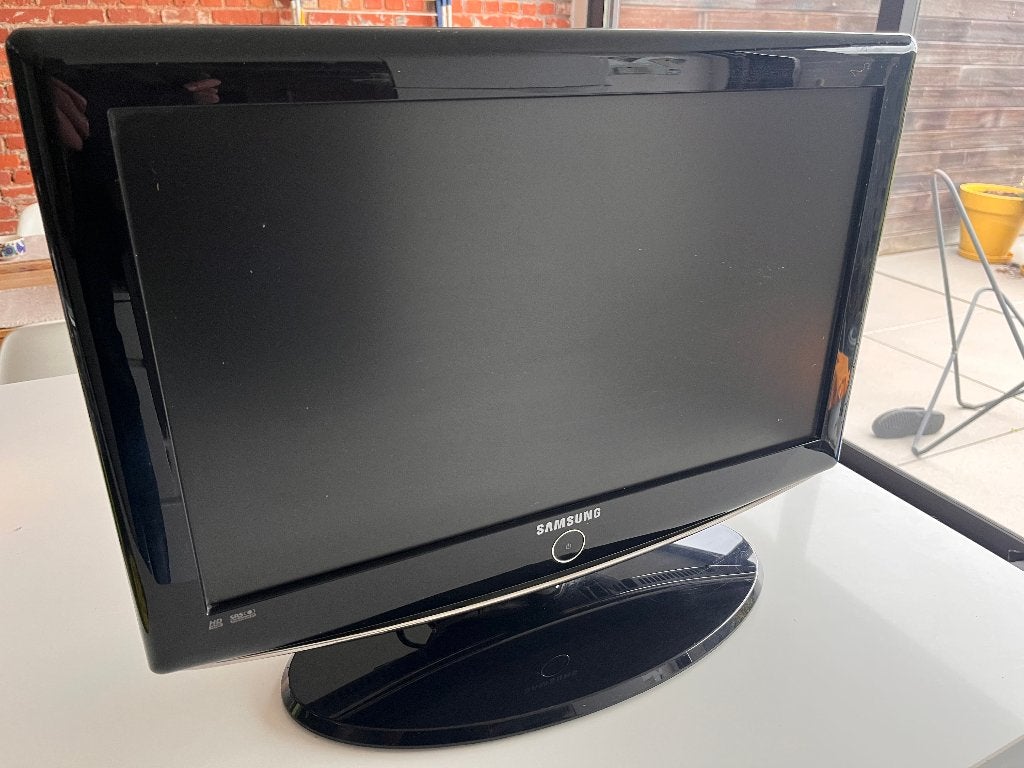 Samsung 23" LCD, Ophalen, Zo goed als nieuw, Samsung, Minder dan 40 cm