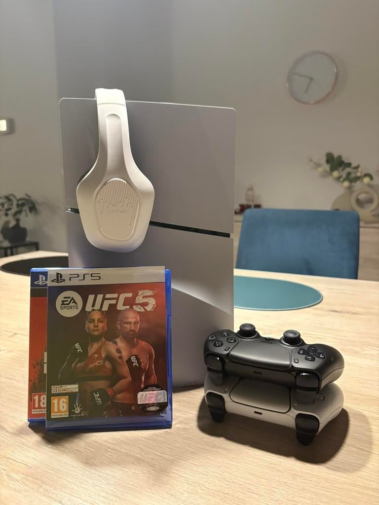 Playstation 5 (incl. 2 controllers, koptelefoon & games), Games en Spelcomputers, Spelcomputers | Sony PlayStation 4, Zo goed als nieuw