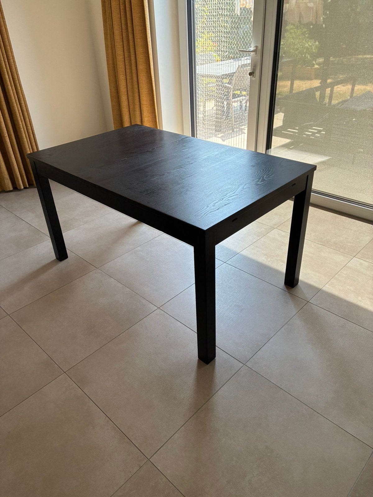 Zwarte IKEA tafel, Huis en Inrichting, Tafels | Eettafels, Ophalen, Gebruikt, 200 cm of meer, 50 tot 100 cm