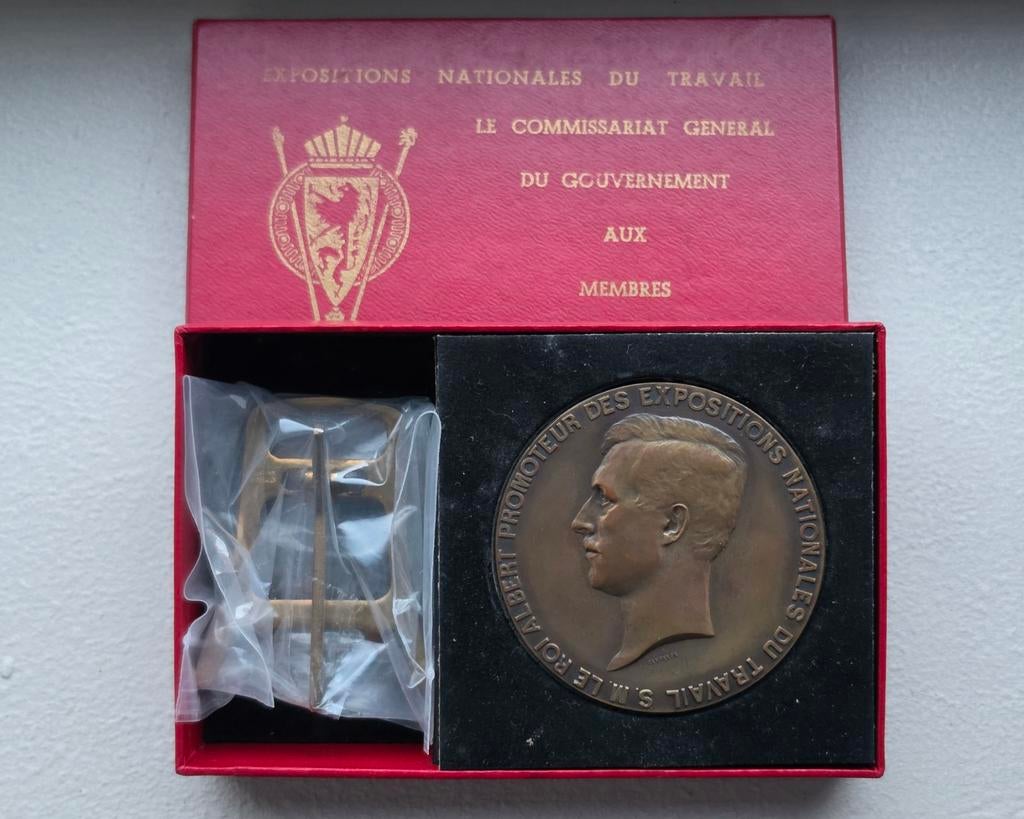 Medaille Koning Albert I in originele doos!, Ophalen of Verzenden, Brons