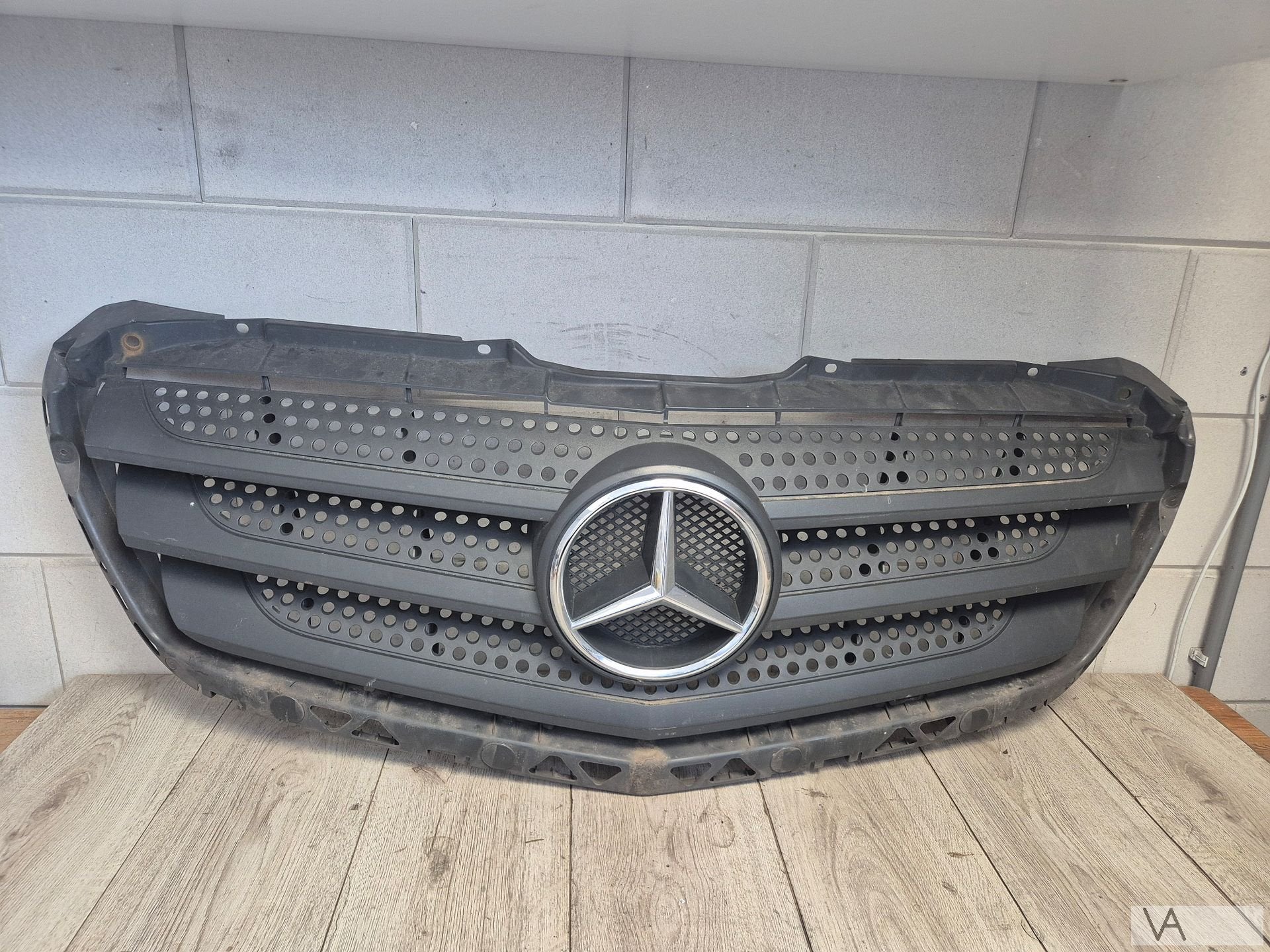 Grille van Mercedes Sprinter W906 FACELIFT a9068880523 €75, Utilisé, -, -, Enlèvement ou Envoi
