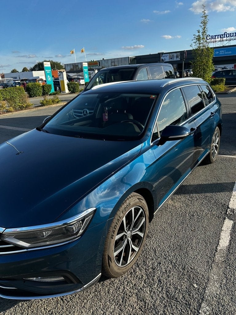 VOLKSWAGEN PASSAT VARIANT 2.0 TDI DSG – 2020, Auto's, Blauw, Leder, 5 deurs, Particulier