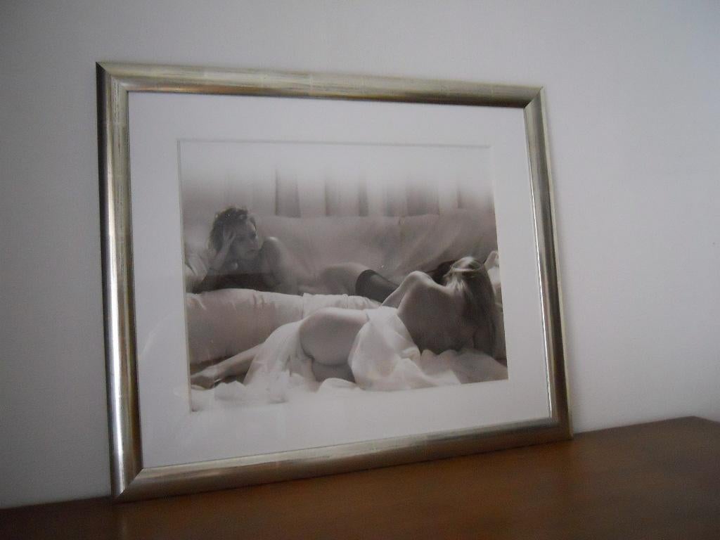 Photographie artistique – Femmes nues en noir et blanc, Enlèvement