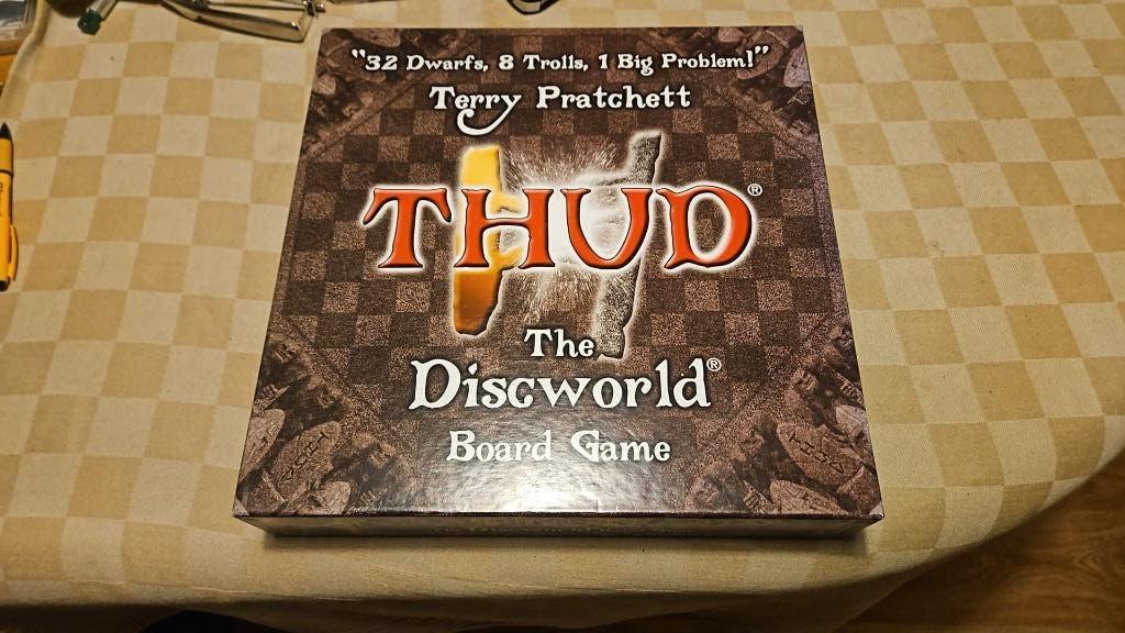bordspel engelstalig Thud the boardgame Terry Pratchett, 1 ou 2 joueurs, Enlèvement ou Envoi, Neuf