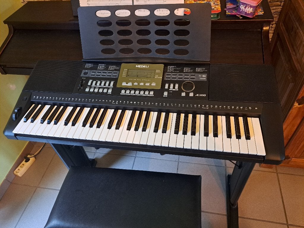 Keyboard medeli A300, Muziek en Instrumenten, Ophalen, Overige aantallen, Zo goed als nieuw, Aanslaggevoelig