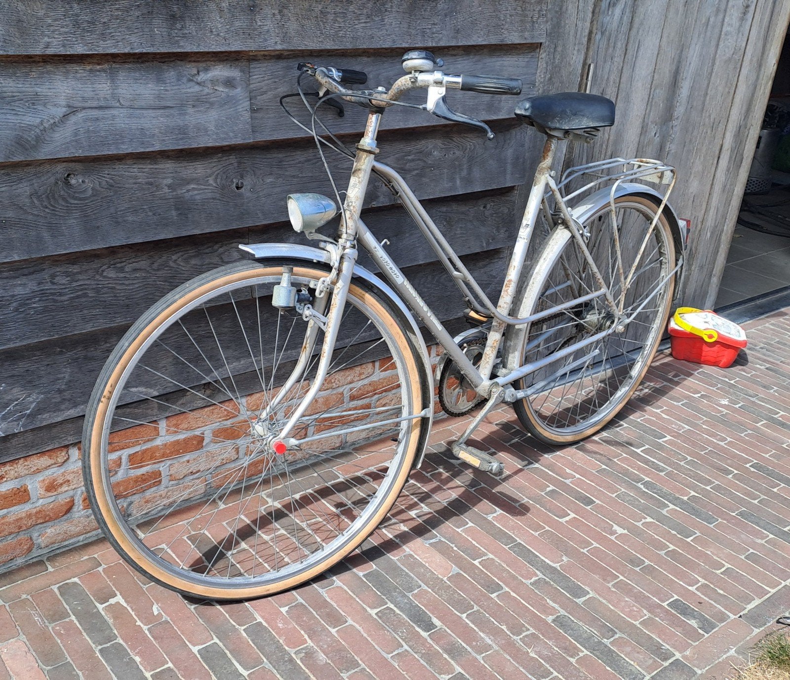 Goede damesfiets studentenfiets 3 speed
Banden, Fietsen en Brommers, Ophalen, Gebruikt, Velgrem