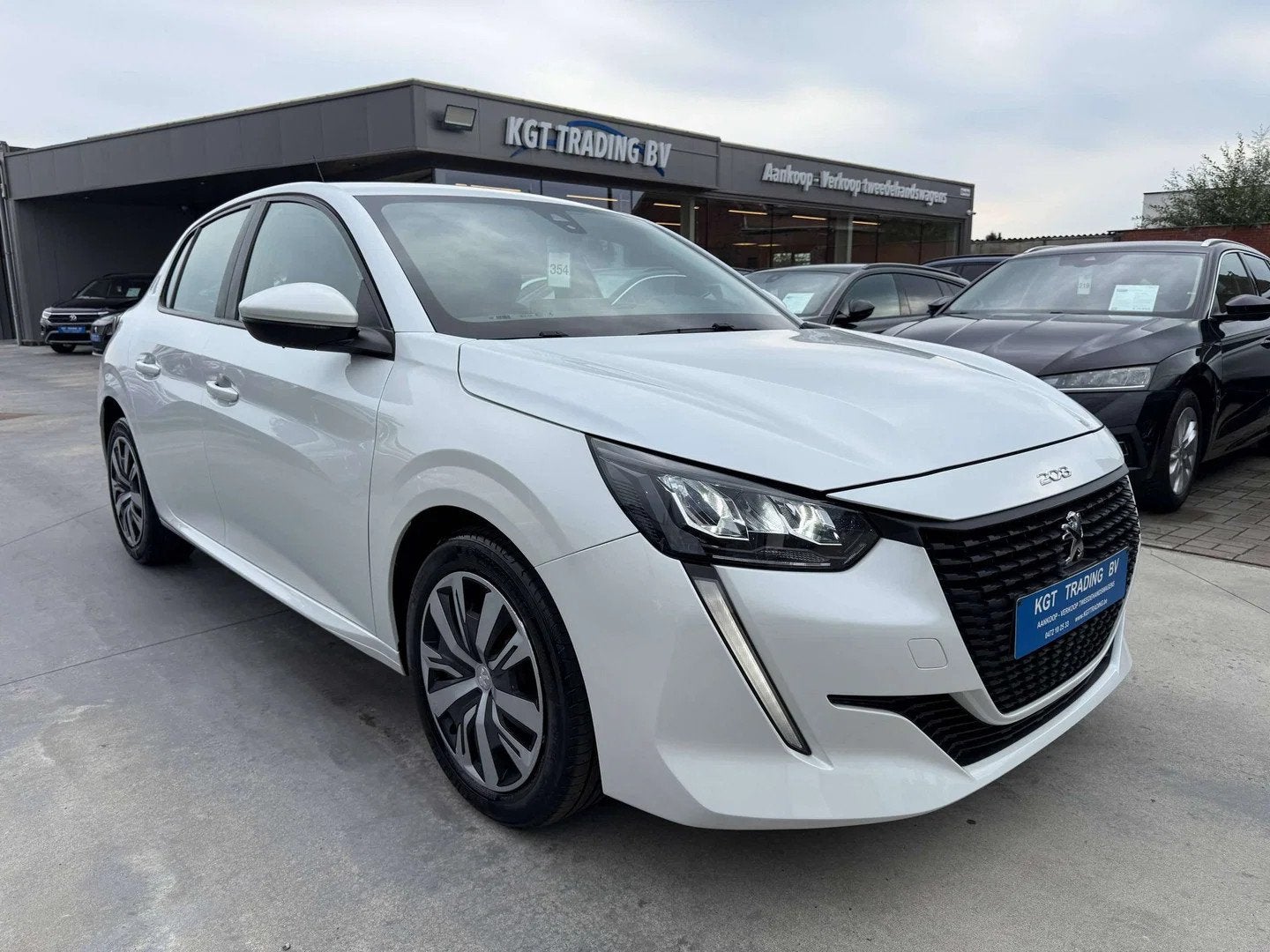 Peugeot 208 1.2i FULL LED NAVIGATIE CARPLAY BLUETOOTH PDC AI, Stof, 1199 cc, 1055 kg, Wit