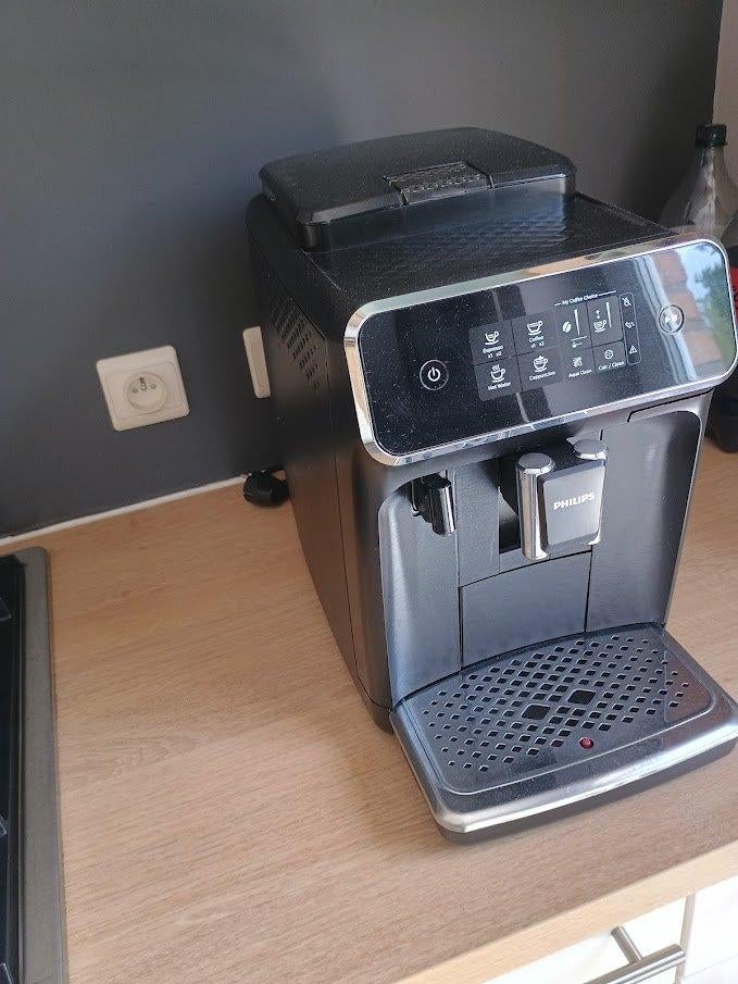 Machine à café - Philips, Electroménager, Cafetières, Machine à espresso, Réservoir d'eau amovible, Café en grains, 2 à 4 tasses