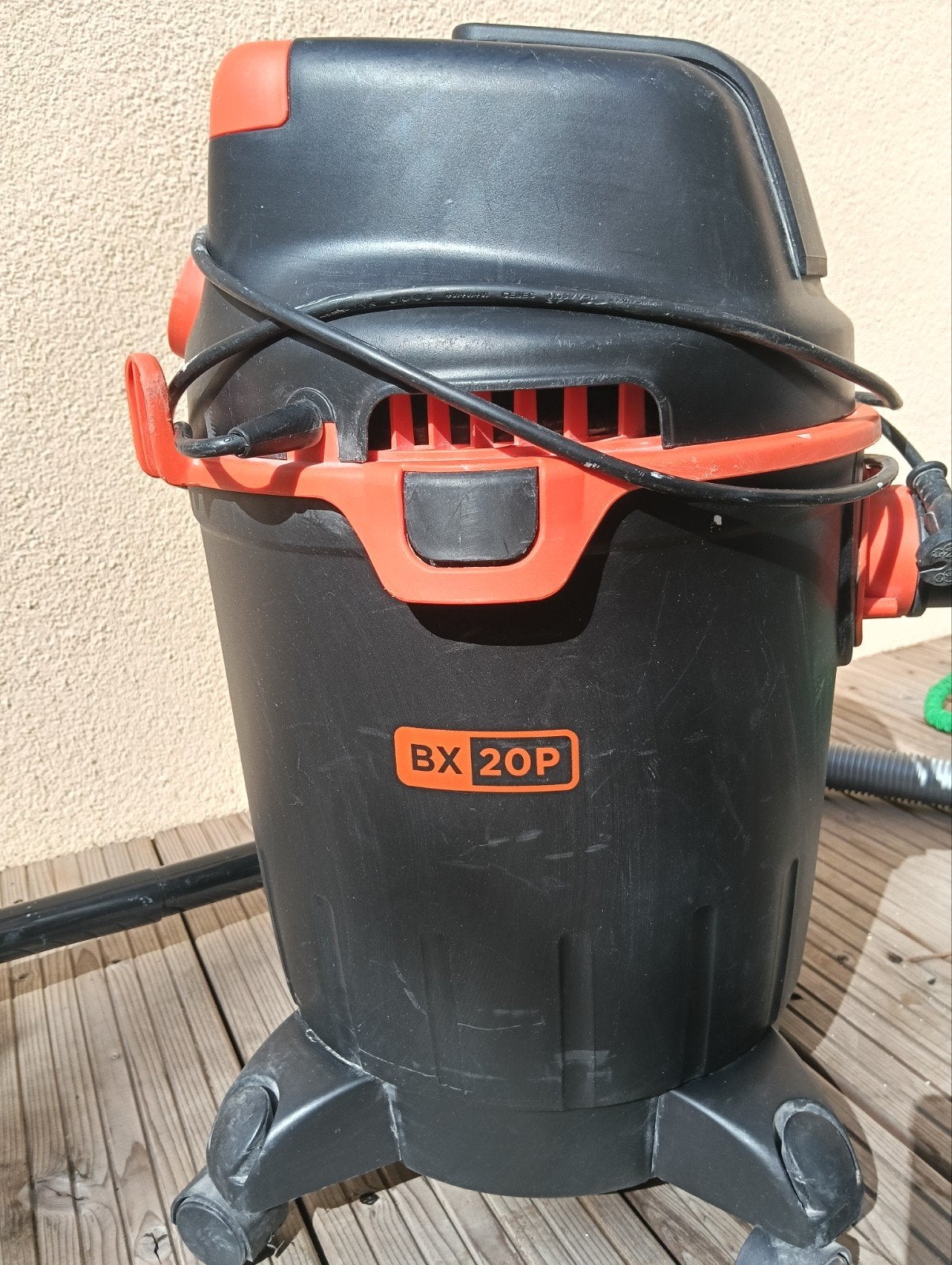 Aspirateur poussières et liquide Black & Decker mod. BXVC20P, Electroménager, Enlèvement