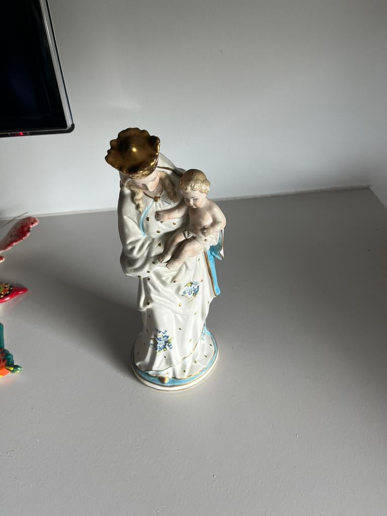 Porseleinen beeld van de  madonna met kind, Ophalen