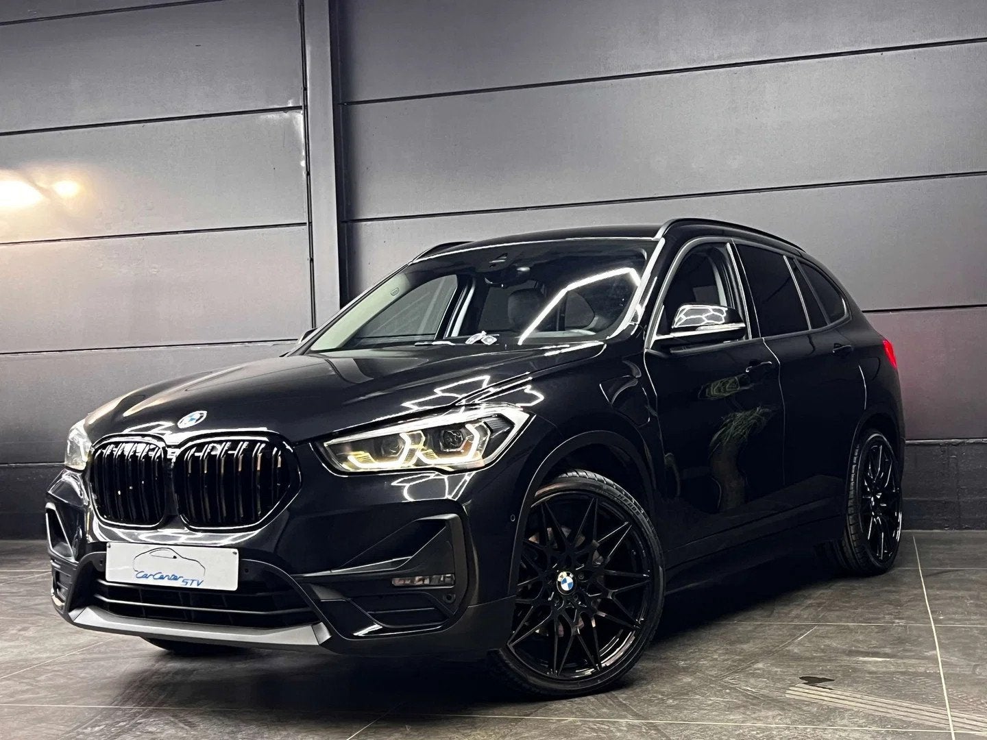 BMW X1 xDrive25e Hybride / Full Options / Full Black /Camera, Autos, BMW, Achat, Euro 6, Entreprise, Noir