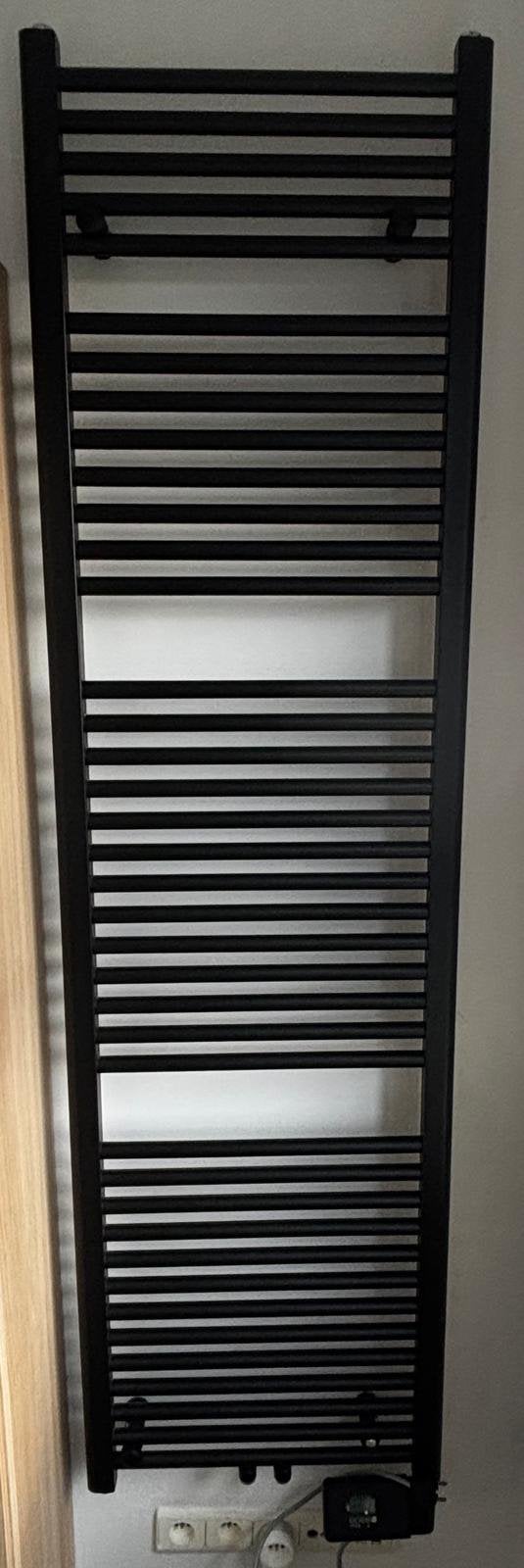 Radiateur sèche-serviettes design Vipera Kanza en noir mat, 800 watts ou plus, Moins de 60 cm, Comme neuf, Enlèvement