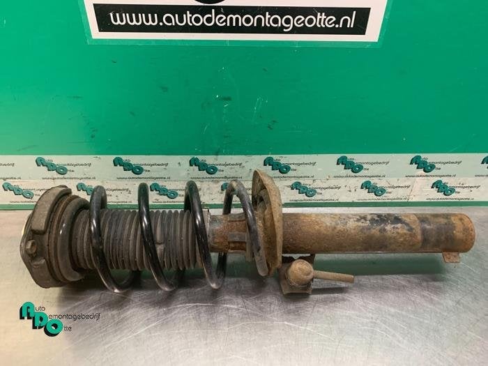 Barre amortisseur avant droit d'un Volkswagen Golf (Golf 04-, Volkswagen, -, 3 mois de garantie, Utilisé