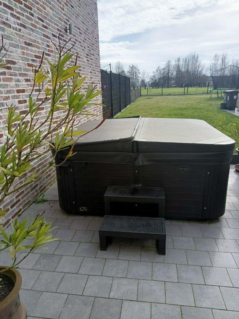 Spa te koop, Ophalen, Zo goed als nieuw, Trap, Vast