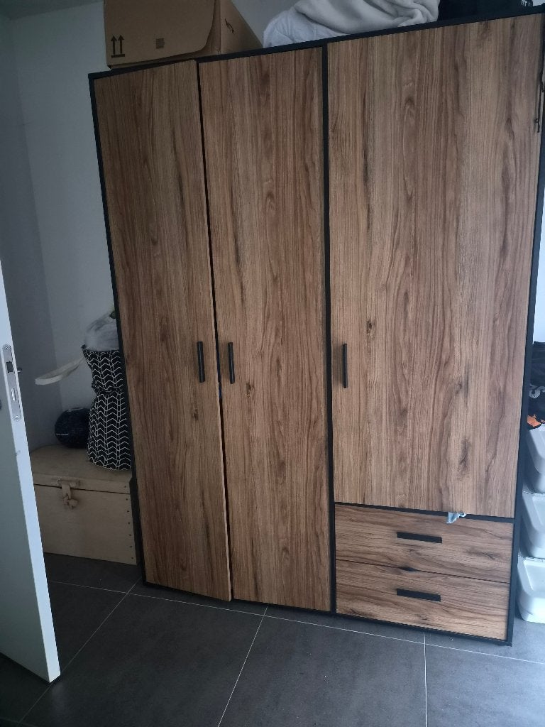 Kleerkast, Enlèvement