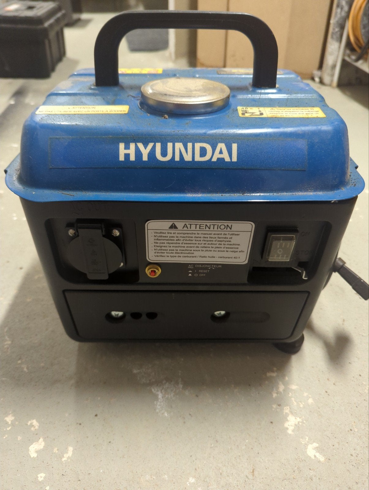 Hyundai generator  700W, Doe-het-zelf en Bouw, Aggregaten, Ophalen, Zo goed als nieuw, Benzine