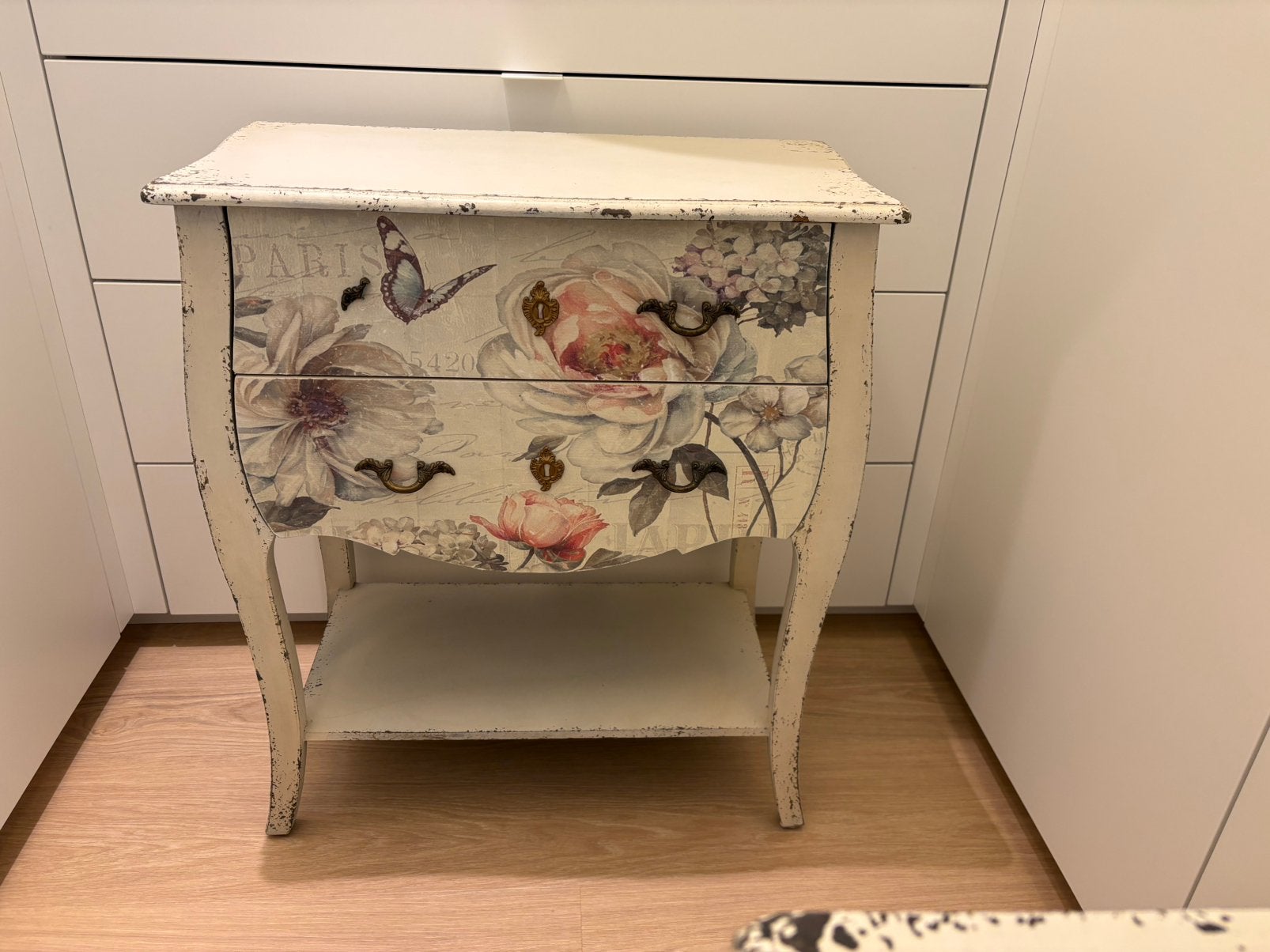 2 nachtkastjes + 1 commode bloementekening, Ophalen, Zo goed als nieuw, Hout