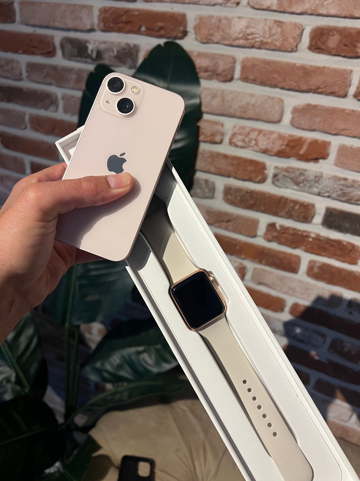 Iphone 13 mini 100 % + apple watch gold, Télécoms, Téléphonie mobile | Housses, Coques & Façades | Apple iPhone, IPhone 13 mini