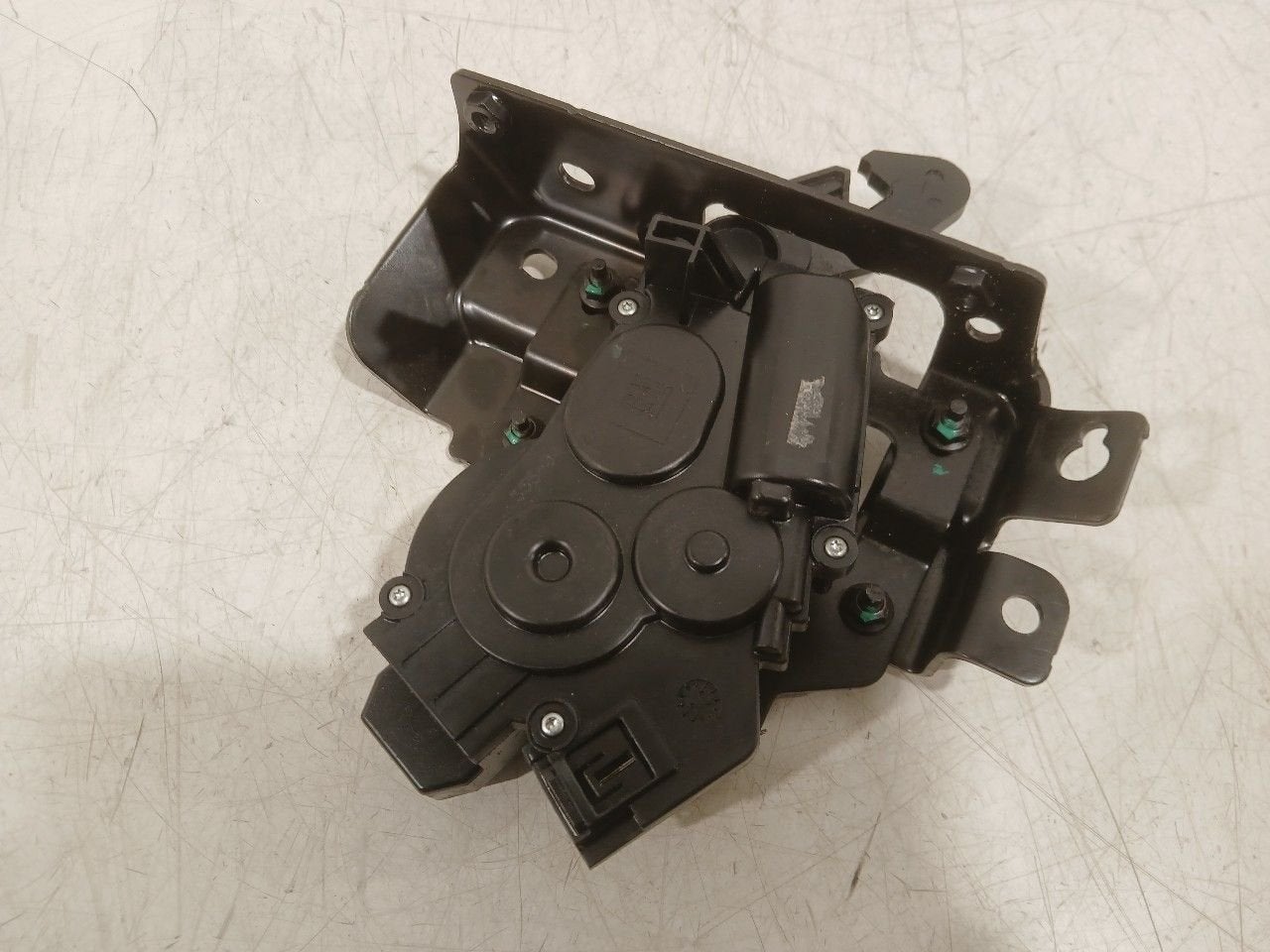 Slot mechaniek kofferdeksel achterklep elektrisch Opel Tigra, Onderdelen@venauto.nl, Van der Ven Autorecycling B.V., Ettenseweg 76, 4706 PB Roosendaal, The Netherlands