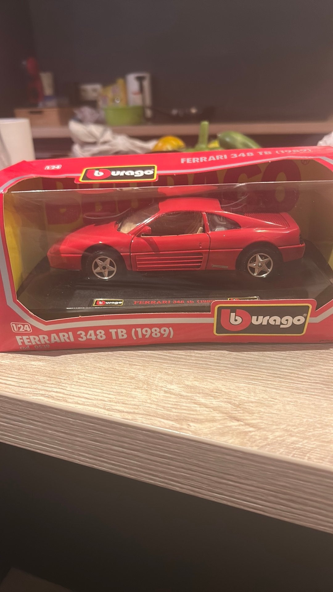 Ferrari 348 tb 1989, Hobby en Vrije tijd, Modelauto's | 1:24, Ophalen, Zo goed als nieuw, Auto, Burago