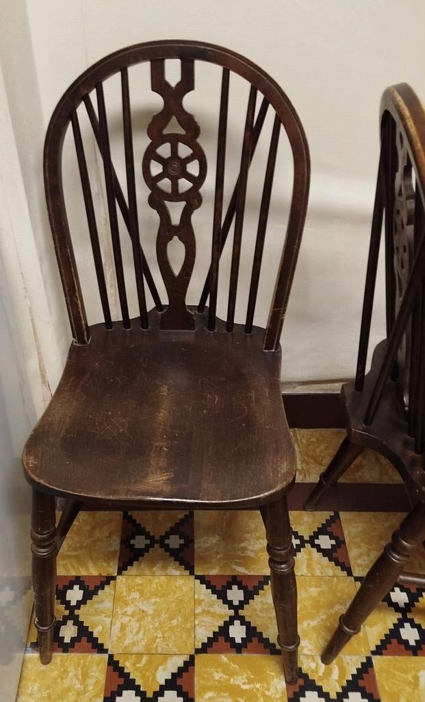 Goede staat - 4 Windsor-stoelen met wielvormige rugleuningen, Huis en Inrichting, Stoelen, Ophalen, Gebruikt, Bruin, Vier