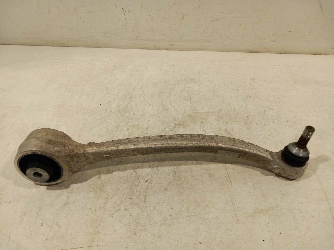 Draagarm rechts voor Tesla Model S, Onderdelen@venauto.nl, Van der Ven Autorecycling B.V., Gebruikt, Ettenseweg 76, 4706 PB Roosendaal, The Netherlands