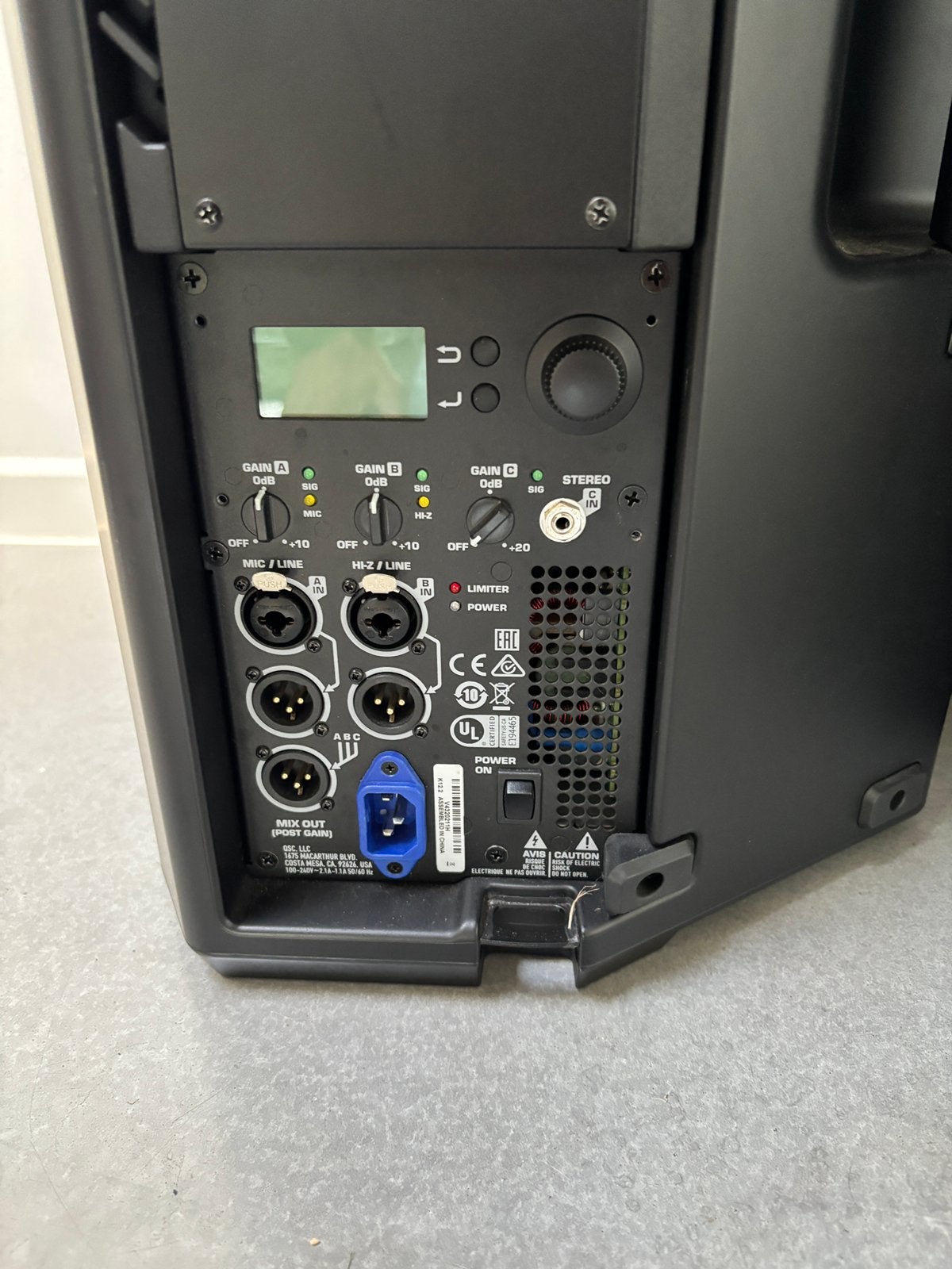 Twee QSC K12.2 speakers + draagtas + statieven, TV, Hi-fi & Vidéo, Enlèvement, Utilisé