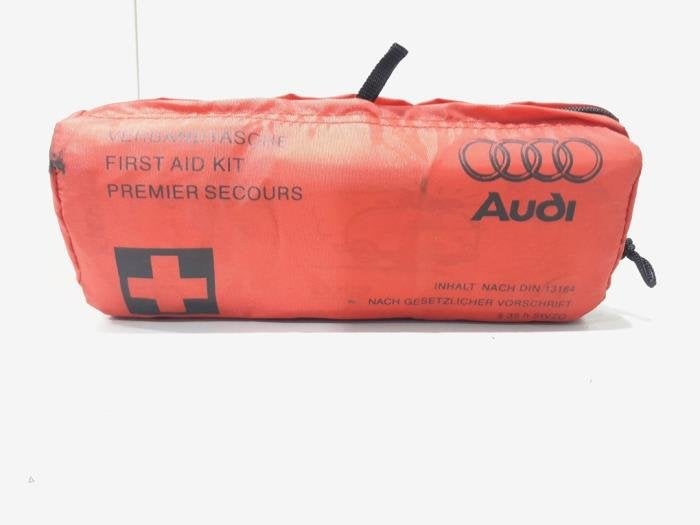 Kit premiers soins d'un Audi A3, -, 3 mois de garantie, Audi, Utilisé