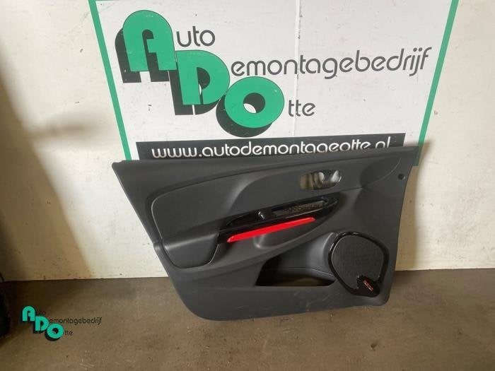 Revêtement portière 4portes avant gauche d'un Renault Clio, Renault, -, 3 mois de garantie, Utilisé