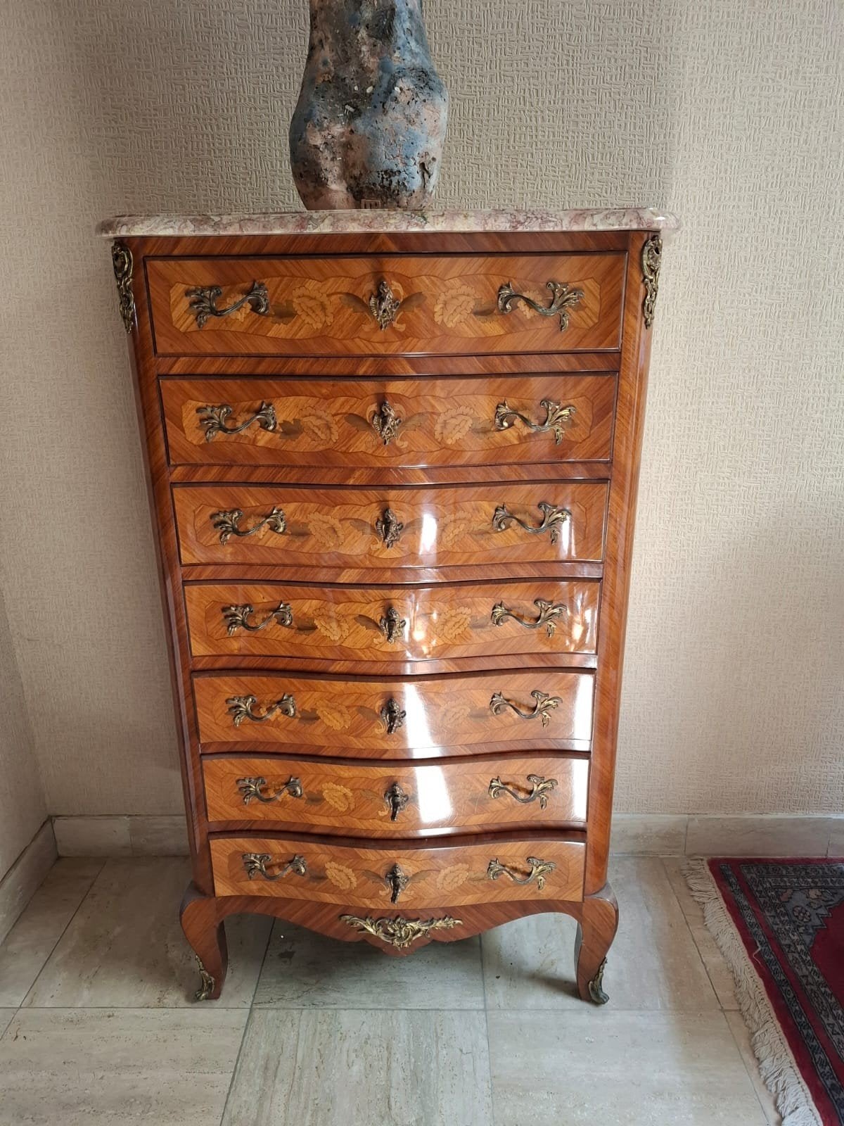 Armoire à tablettes en marbre antique, Enlèvement