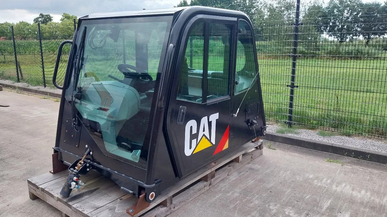 Caterpillar Complete 777G cab / All electronics and ecu