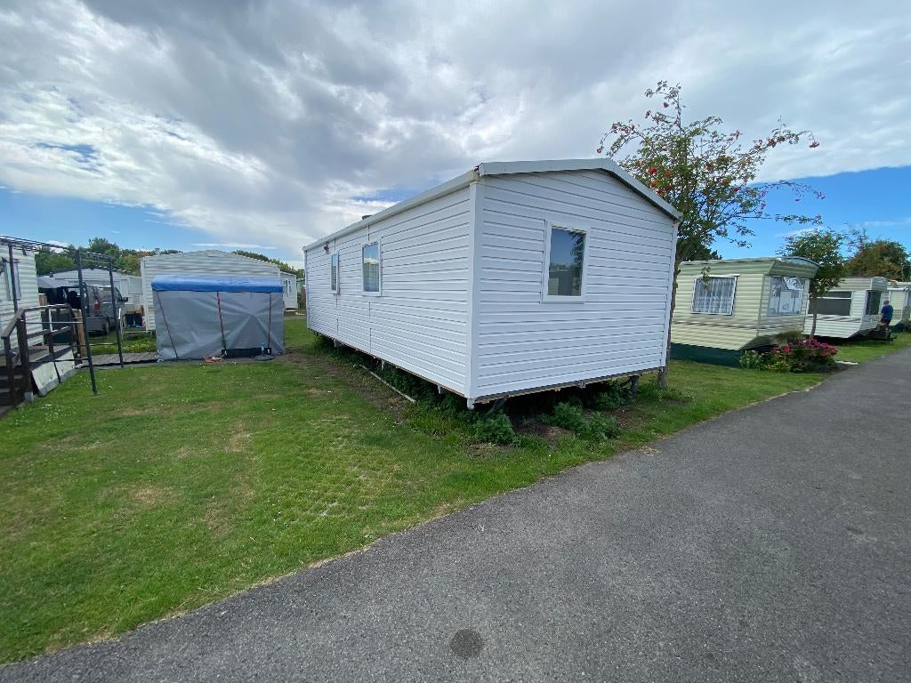 Stacaravan IRM mét staanplaats in De Haan