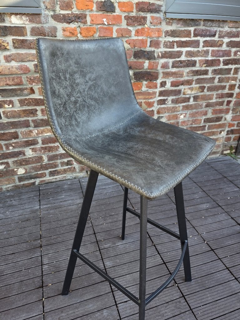 2 barkrukken kunstleer grijs, Huis en Inrichting, Barkrukken, 2 krukken, Ophalen, Zo goed als nieuw, 60 tot 90 cm