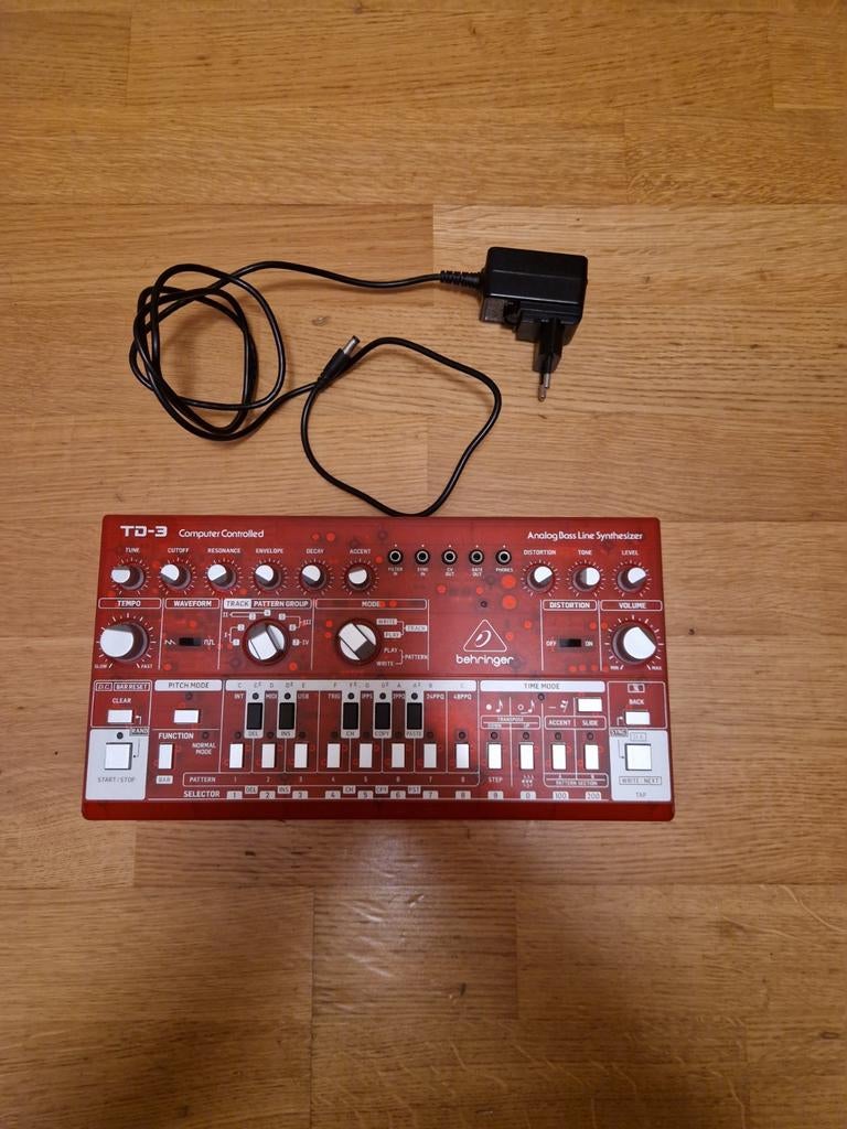 Behringer TD-3 Synthesizer, Enlèvement, Comme neuf
