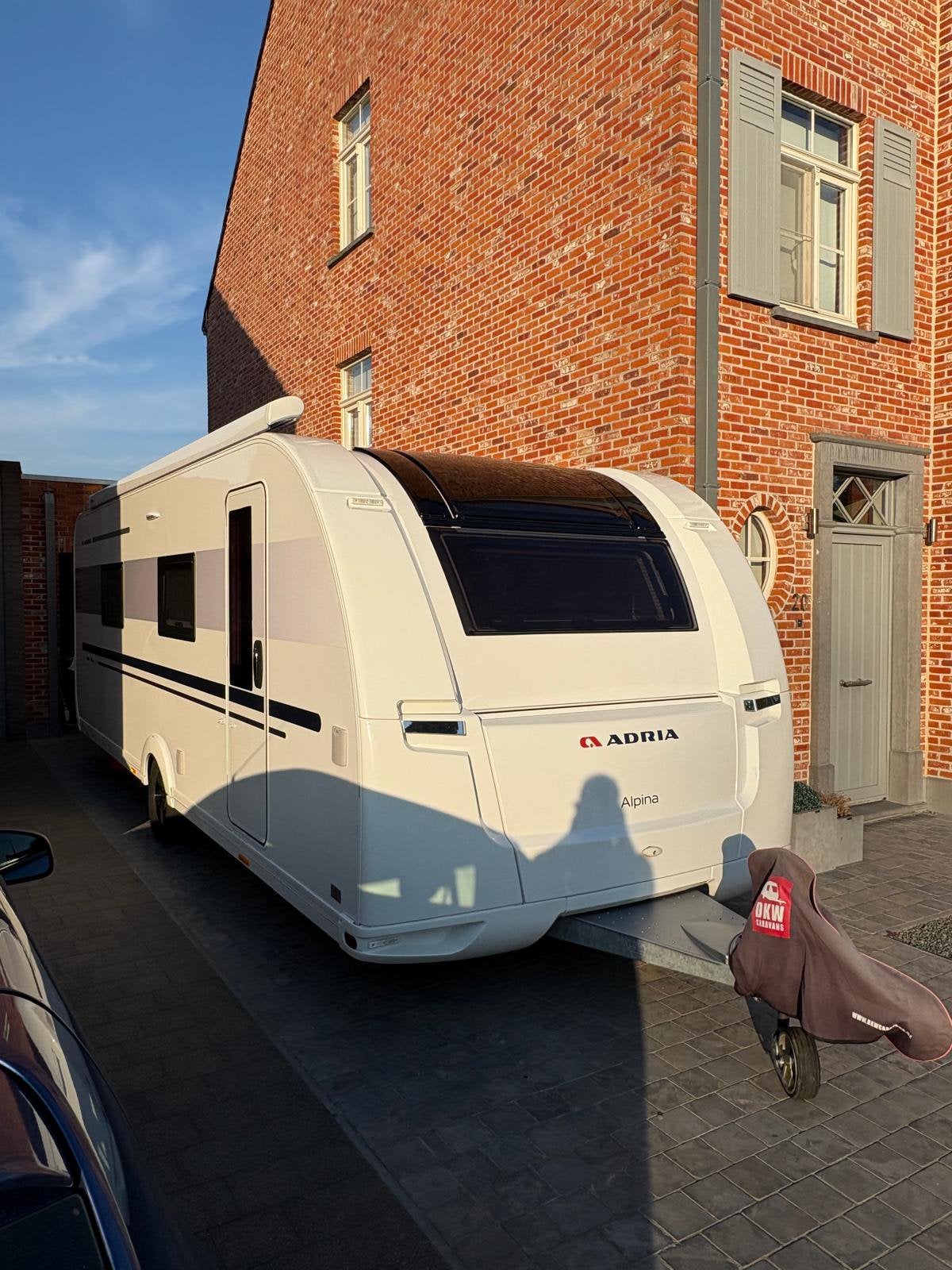 Adria Alpina 663HT 2020, Caravans en Kamperen, Caravans, Rondzit, Disselslot, Particulier, Adria