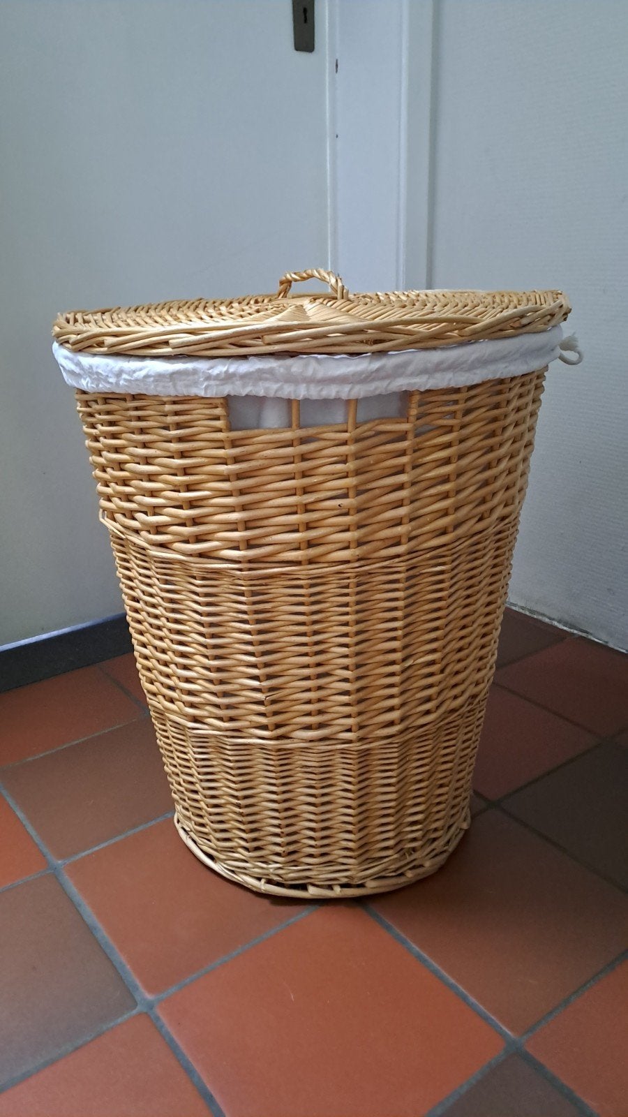 rieten wasmand met katoenen binnenbekleding, Ophalen, Zo goed als nieuw, Natuurlijk materiaal