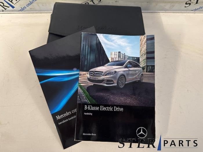 Instructie Boekje van een Mercedes B-Klasse, Gebruikt, -, Ophalen of Verzenden, -