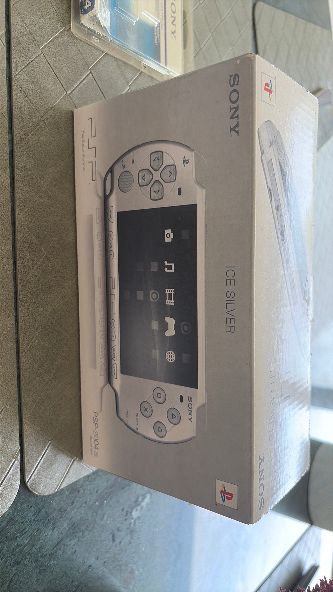 Sony PSP Silver + Draagtas + 4 Games, Games en Spelcomputers, Ophalen, PSP