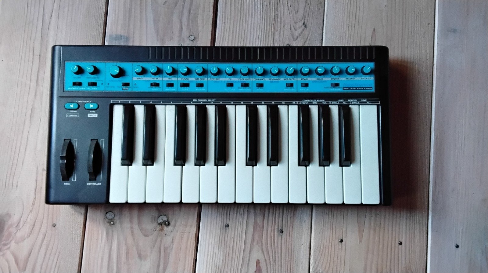 Analoge Novation bass station en Laney bassversterker RBG500, Ophalen, Gebruikt